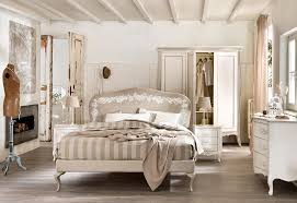 Personale abbellendo e riempiendo i spazi vuoti con arredi ed oggetti che permettono di rendere accogliente e ospitale e al contempo raffinata la vostra camera da letto. Shabby Chic What It Is And How To Make It Cantori