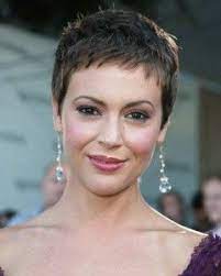 Les Stars Aux Cheveux Courts Cheveux Courts Coupe De Cheveux Courte Cheveux Tres Courts