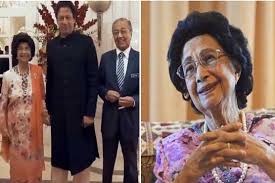 Spouse of the prime minister of malaysia. Malaysian First Lady Reveals Why She Held Hand Of Pm Imran Pakistan Dunya News