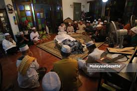 Selepas pemergian allahyarham ary malik, negara kita dikejutkan lagi dengan perginya seorang tokoh lagenda seniman negara iaitu tan sri jin shamsudin. Bacaan Yasin Untuk Allahyarham Tan Sri Jins Shamsuddin