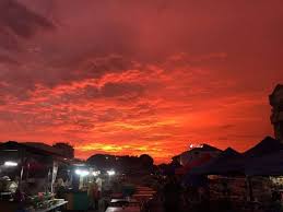 In a world where demons feed on unsuspecting humans, fragments of the legendary and feared demon ryoumen sukuna were lost and scattered about. Penang Kini Siapa Perasan Sekitar Waktu Senja Hingga Ke Facebook