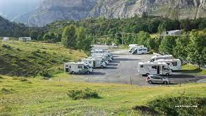 La vidange et le remplissage d'eau se font en dehors de l'aire : Parking Jour Uniquement Gavarnie D923 Hautes Pyrenees France