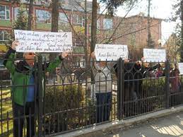 3 suceava suceava, județul suceava, românia scoala gimnaziala nr. Protest In Curtea Scolii Generale Nr 3 Suceava Radio Top Suceava 104fm