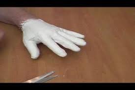 Video Gestalten Mit Gipsbinden So Gelingt Eine Hand Gipsbinden Gips Basteln Gips