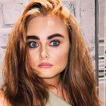 Dionne Oneill's Instagram, Twitter & Facebook