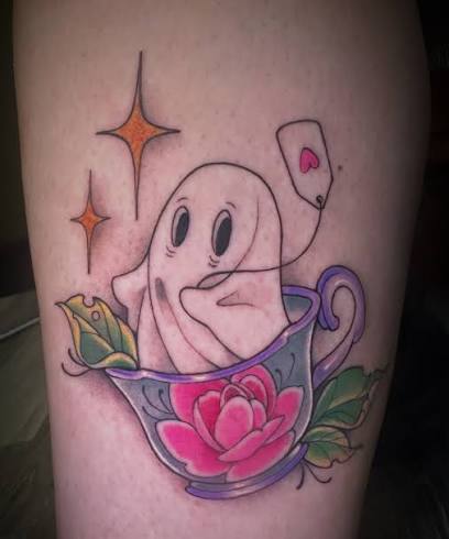 Little sparkly ghost with a bow 👻💖✨ This was one of my Halloween walk-in flash designs — and it became tattoo number three for this amazing client. Nothing makes me happier than
