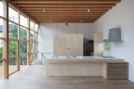 Maison Prefabriquee Et Modulable Par Les Architectes Japonais De Tetsuo Yamaji Architects Journal Du Design Maison Prefabriquee Maison Minimaliste Prefabrique