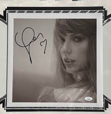 This is the ultimate Taylor Swift framed signed display. Custom diamond  plate under lay. Suede matting and upgrade frame with silver trim.  43x28….must see in person. JSA authentication……. PM me if interested….Thanks