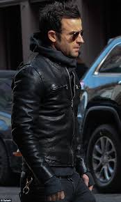 Justin Theroux I Like His Style He Wears Many Combos That Either I Want To Do Best Leather Jackets Leather Jacket Men Mens Outfits