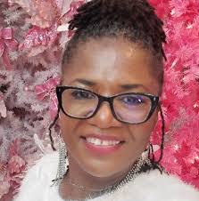 Monique Pratt's Instagram, Twitter & Facebook