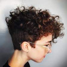 Kurzhaarfrisuren Locken Undercut Kurzhaarfrisur Locken Kurzhaarfrisuren Kurze Haare Locken