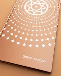 Há 80 anos o @grandehoteldearaxa é uma referência. Há um ano embarcamos em  um projeto para desvendar as histórias que o cercam. O resultado é este  livro, que reúne fatos importantes não