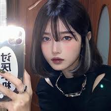 Ayako Kagami's Instagram, Twitter & Facebook