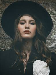 Let's add some harmonious aesthetics. Peaky Blinders 🕯️🕰️📜