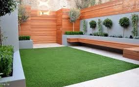 Didukung dengan penataan tanaman yang rapih dan sesuai tema membuat taman ini sangat cocok untuk bersantai bersama keluarga. Inspirasi Desain Taman Untuk Rumah Berukuran Kecil Blog Unik