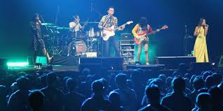 Am dm g c f dm e am. Lirik Dan Chord Lagu Pikiran Dan Perjalanan Dari Barasuara Halaman All Kompas Com