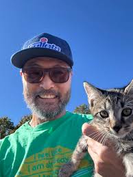 I know we have a bunch of dog lovers here, but any cat fans? I wasn't  planning to fly today but got a call late last night that a middle leg pilot