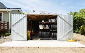 まるでサーフショップ 大型物置でつくる離れのホビールームとは 小屋 物置 小屋作り