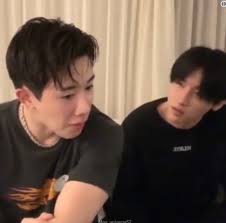 Monsta x（韓語： 몬스타엑스 ；日语： モンスタ・エックス ），韓國 hip hop 男子音樂組合，是starship娛樂通過練習生生存節目《no.mercy》所推出的男子團體，最初由七位成員shownu、元虎、民赫、基賢、亨元、周憲、i.m組成，由shownu擔任隊長。 2015年5月14日發行首張專輯《trespass》並通過m! V Live Monsta X Ray Season 3 Stairs Design Blog