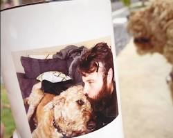 person holding a mug with their dog's photo on itの画像