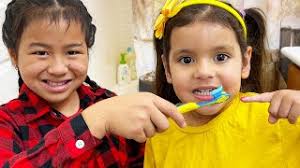 Jannie and Ellie Go to the Dentist to Learn How to Brush Their Teeth the  Right Way