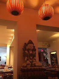 The guardian lion statue makes an artistic and beautiful addition to any landscape or garden. Beautiful Decor Bild Von Thai Square Covent Garden London Tripadvisor