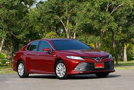 Ten sedan jest lepszy, niż myślisz: Toyota Camry Hv Premium Hybrid 2018 Review
