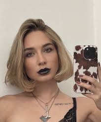 Hi all! I'm looking for a temporary sublet until 11/7. Move in date  flexible, any day 10/13 onward can work for me! I'm a 31 y/o woman, work a  regular 9-5 schedule