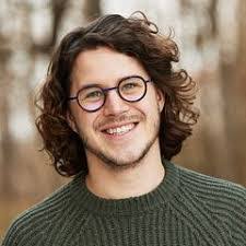 Sasha Munson's Instagram, Twitter & Facebook