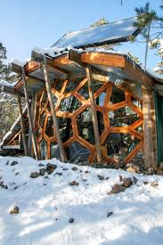 Off the grid news better ideas for off the grid living. Mountain Bikers Build Off Grid Tiny House Postindependent Com