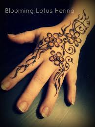 Tri Flower And Vines Henna Henna Tattoo Designs Henna Designs Palm Henna Designs