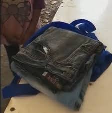 Viral andai saja aku tidak tidur dikamar pacarku. Viral Adik Kakak Di Tangerang Jual Celana Untuk Biayai Sekolah