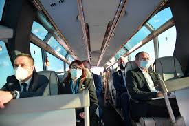 Fotolajm Me Autobus Dhe Maska Ja Si Po Vjen Ne Tirane Qeveria E Kosoves Droni Al Flamuri i shqipërisë është flamuri kombëtar shqiptar, një flamur me fushë të kuqe dhe një shqiponjë dykrenare të zezë në mes. fotolajm me autobus dhe maska ja si po