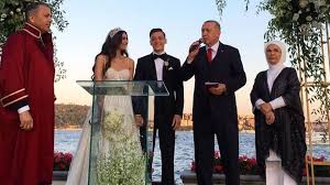 Yeni sezon için iddialı bir şekilde hazırlanan tecrübeli futbolcu. Hochzeit Mesut Ozil Warum Sein Papa Nicht Auf Der Gasteliste Stand Watson