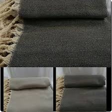 Dokumsal Adli Kullanicinin Throw Blanket Koltuk Yatak Ortusu Panosundaki Pin Ortuler Gri Koltuklar