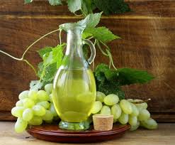 Huile De Pepins De Raisin Bienfaits Pour La Peau Les Cheveux Et La Sante Raisins Huile De Pepins De Raisin Remedes Naturels