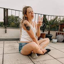 Anne wünsche is extremely well known on tiktok as she has an offcial tiktok account where she has gathered 624.6k supporters and 12.2 million preferences. Trotz Kohlenhydrate Bei Anne Wunsche Purzeln Die Pfunde Promiflash De