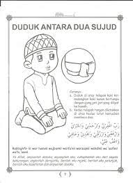 Jika kita melaksanakan sholat maghrib sebanyak tiga raka'at (3 rakaat), maka pada saat rakaat kedua (yakni pada posisi duduk diantara dua sujud posisi bisa dilihat pada gambar di atas) kita membaca tahiyat awal yakni seperti berikut Mewarnai Dan Belajar Gerakan Shalat Tamanpendidikkanalquran