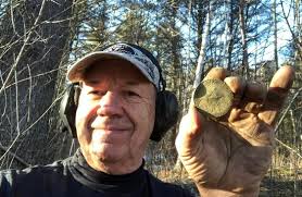 What is the age and style of this old button?