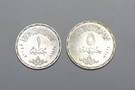 ورصد التقرير، أداء أفضل عشر عملات في العالم أمام الدولار خلال الفترة من (10/2/2017 حتى 10/2/2021)، فقد تحسن أداء الجنيه المصري أمام الدولار بمعدل 11.9%، والدينار الصربي بمعدل 16.7%، والبات التايلاندي. Ø¨ÙˆØ§Ø¨Ø© Ø§Ù„Ø£Ù‡Ø±Ø§Ù…