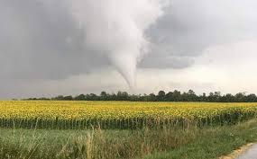Môže za obrovské škody na východe slovenska tornádo? Okolo Bratislavy Sa Prehnalo Tornado VeÄ¾ka Supercela Priniesla Divadlo Ake Na Slovensku Casto Nevidime Refresher Sk