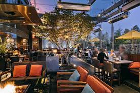 A huge summer beach club by day, it becomes a restaurant from 8 in the evening (with occasional events for entertainment). Southpoint Cactus Club Campos Studio