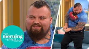 Edward stephen hall (born 15 january 1988) is a british former professional strongman. Strongman Eddie Hall Stuns Holly And Phillip By Folding Up A Frying Pan This Morning Youtube