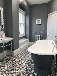 55 Awesome Gray Decorating Ideas For Your Small Bathroom On Budget Bathroom Design Cottage Bathroom Design Ideas Cottage Bathroom