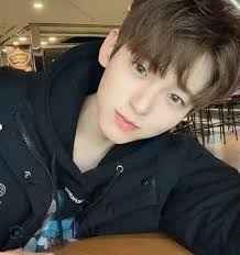 Hello, I am Michael from America. I want to celebrate my birthday. I want a  friend to chat with me.