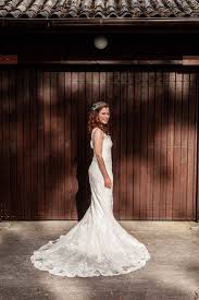Die frauen, die bei der kirchlichen trauung ein langes hochzeitskleid tragen, greifen beim standesamt gerne zu einem cocktailkleid. Hochzeitsinspiration Romantische Bootstrauung