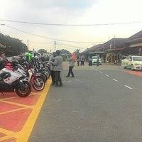 Jabatan kerja raya atau jkr adalah satu jabatan dibawah kementerian kerja raya malaysia yang bertanggungjawab membina dan menjaga infrastruktur awam di malaysia seperti laluan persekutuan dan negeri, bangunan kerajaan, elektrik, air dan banyak lagi. Jabatan Kerja Raya Jkr Kluang