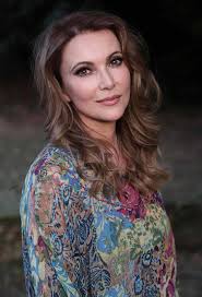 TBT #1 'General Hospital's' Emma Samms & Tristan Rogers! Holly & Robert  will always be fan favorites. A great soap opera super couple. #GH  #ClassicGH #GH58 #GHFAHP 📸 @ABCPhotoArchives Emma Samms (Holly