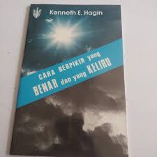 Tema novel ini ialah kehidupan masyarakat yang menghadapi pelbagai masalah diselesaikan dengan cara bermuafakat. Jual Buku Cara Berpikir Yg Benar Dan Yang Keliru Kab Kuningan Aksa Book Store Tokopedia