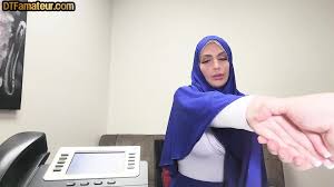 Bigass Amateur Arab MILF In Hijab Gets Doggystyled In POV - EPORNER